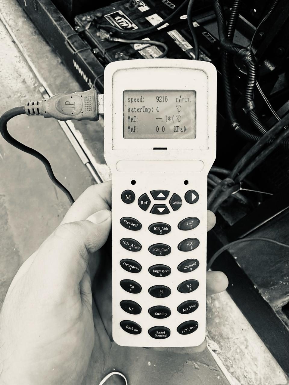 Diagnóstico con terminal sobre el motor: los parámetros se leen, no se suponen.